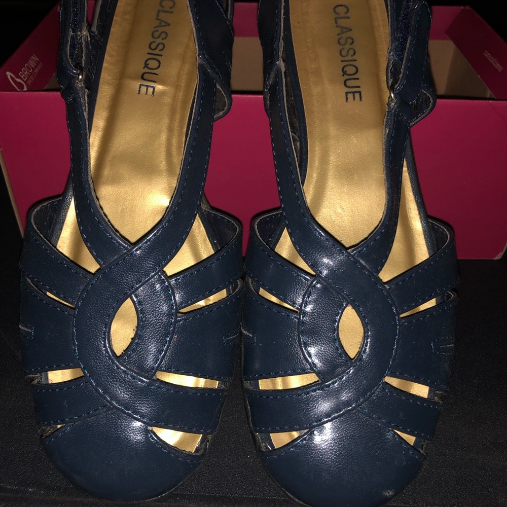 Classique Women’s Navy Sandals. I think they’re an 8.5.